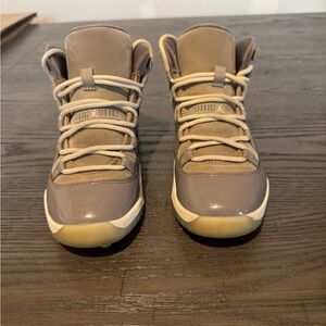 Jordan Kids Sneakers in Gray and Cream